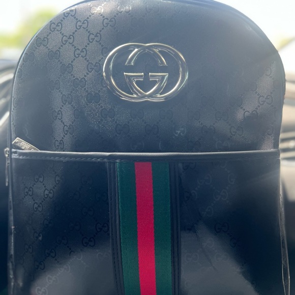 GUCCI BAG FOR SALE: GREAT CONDITION: $650 Or Best OFFER